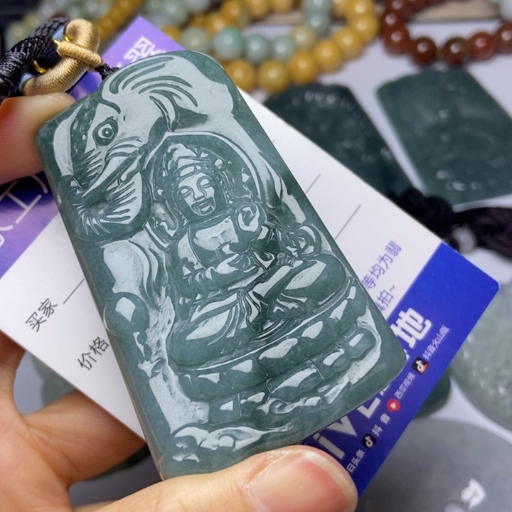 翡翠颈饰未镶嵌翡翠