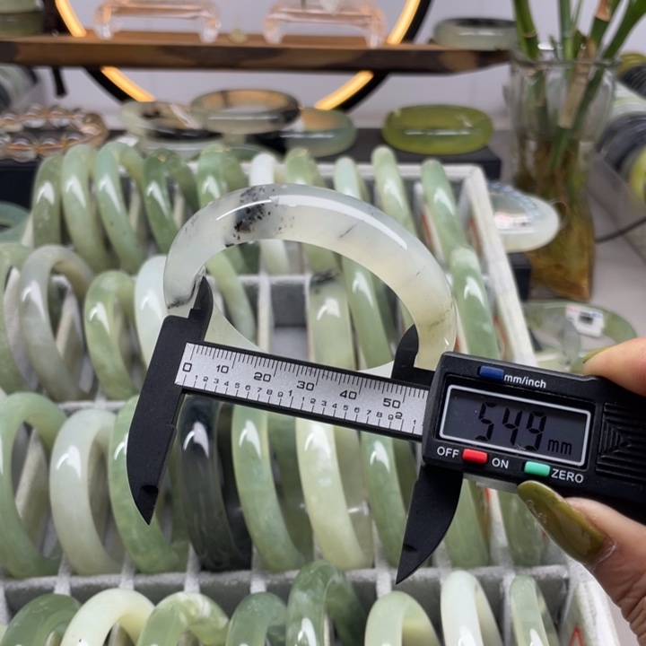 蛇纹石玉未镶嵌手镯135