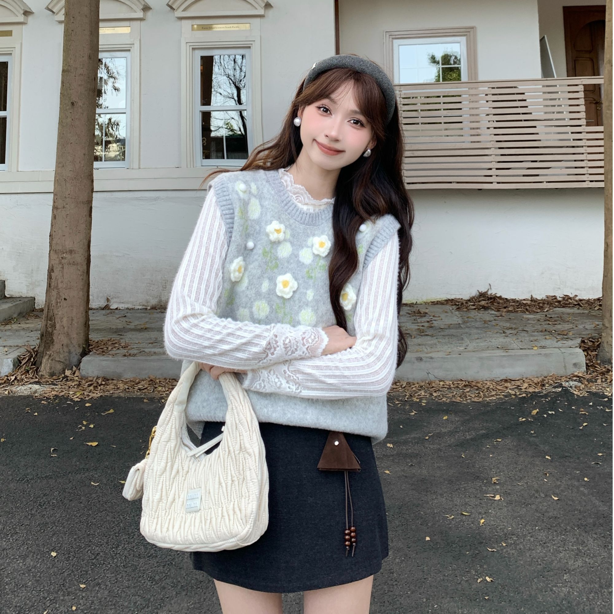 【千颂妮专享】慕兔法式立体花朵背心马甲蕾丝衬衫两件套TU30495