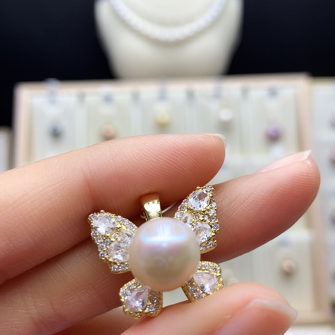 合金淡水珍珠颈饰