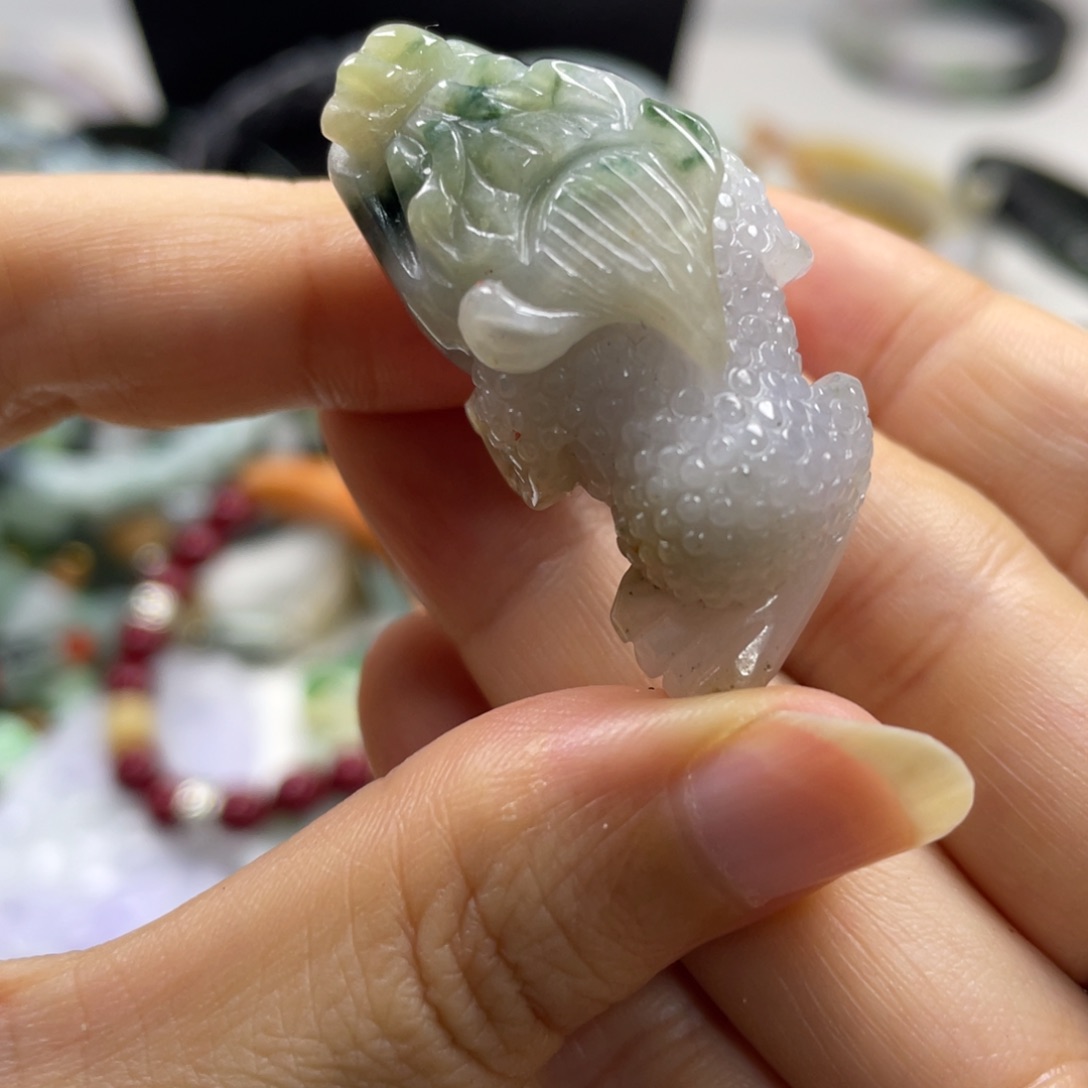 翡翠未镶嵌颈饰牌子