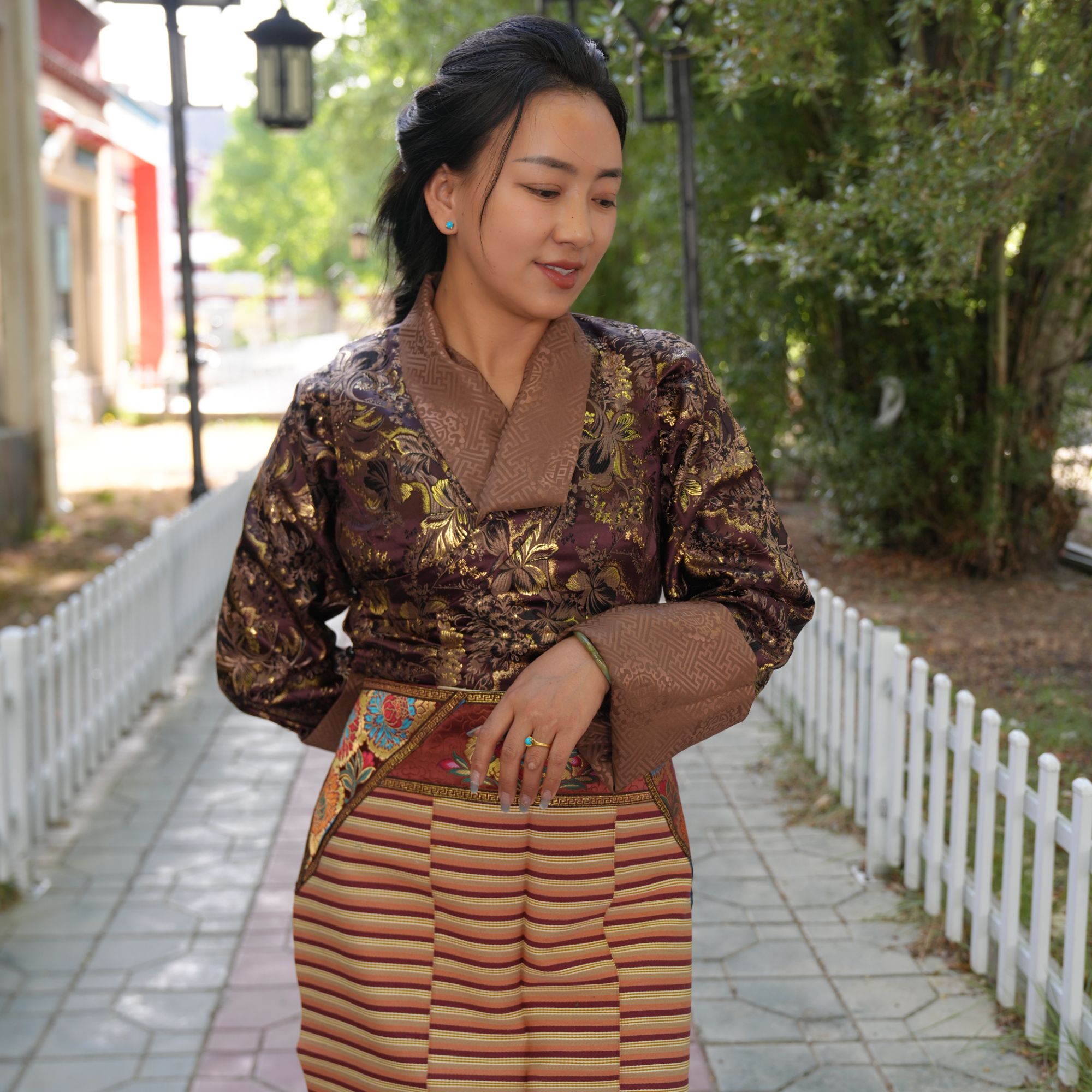 民族服装缎面精品藏袍拉萨服四季款民族风藏式女款传统好看更美丽