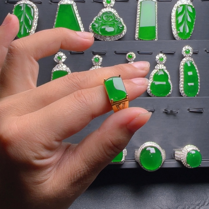 翡翠戒指未镶嵌翡翠戒指