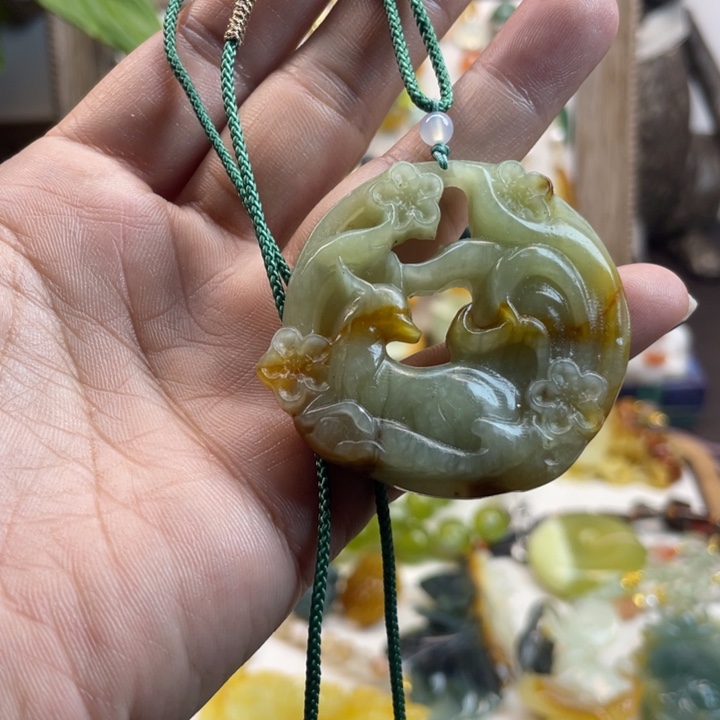 蛇纹石玉未镶嵌吊坠