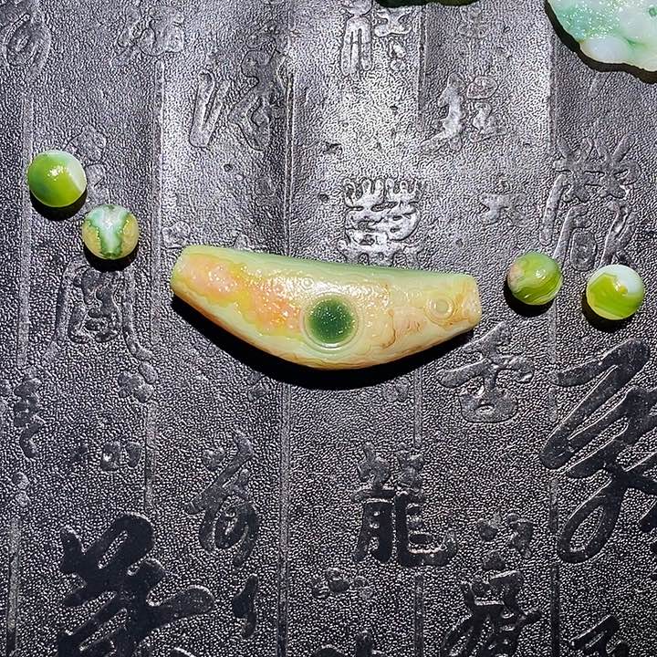 凹***怪玛瑙/玉髓颈饰合金