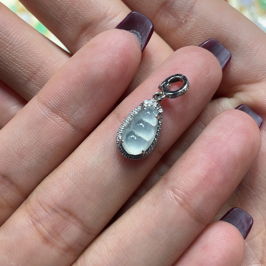 翡翠吊坠(不含链)18K金镶嵌