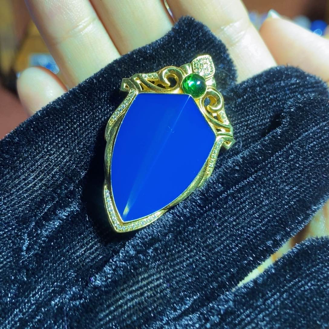 蓝珀裸石18K金镶嵌多米蓝珀皇家蓝盾牌收藏级