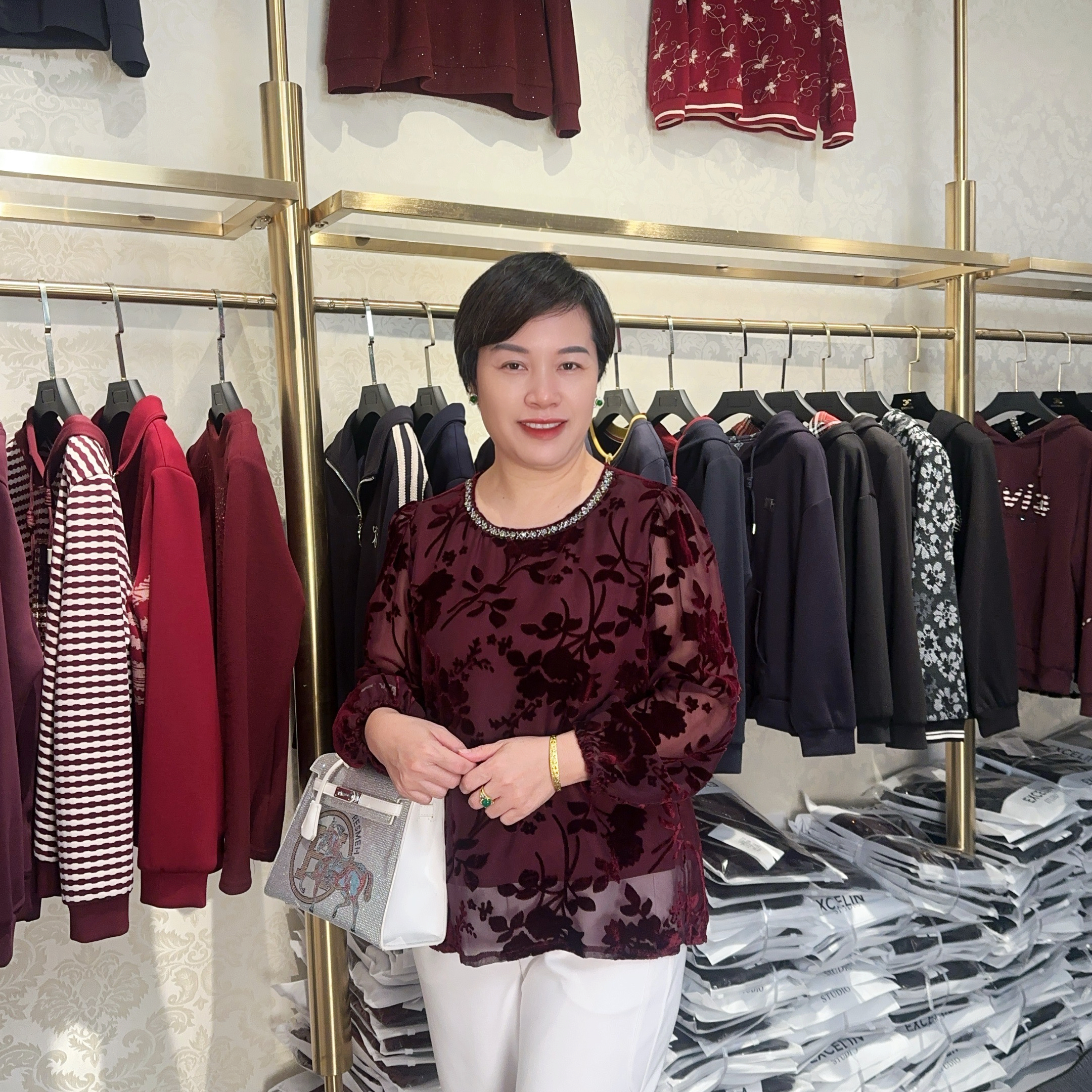 国内单 高档贵气感镂空钉珠秋季薄款休闲时尚显瘦小衫女士上衣