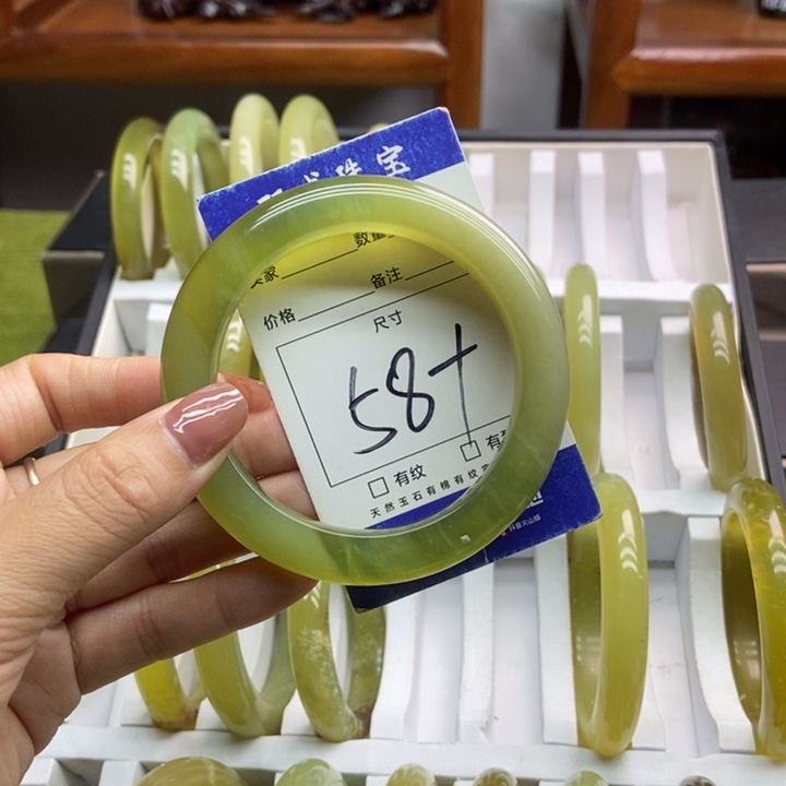 蛇纹石玉手镯未镶嵌544