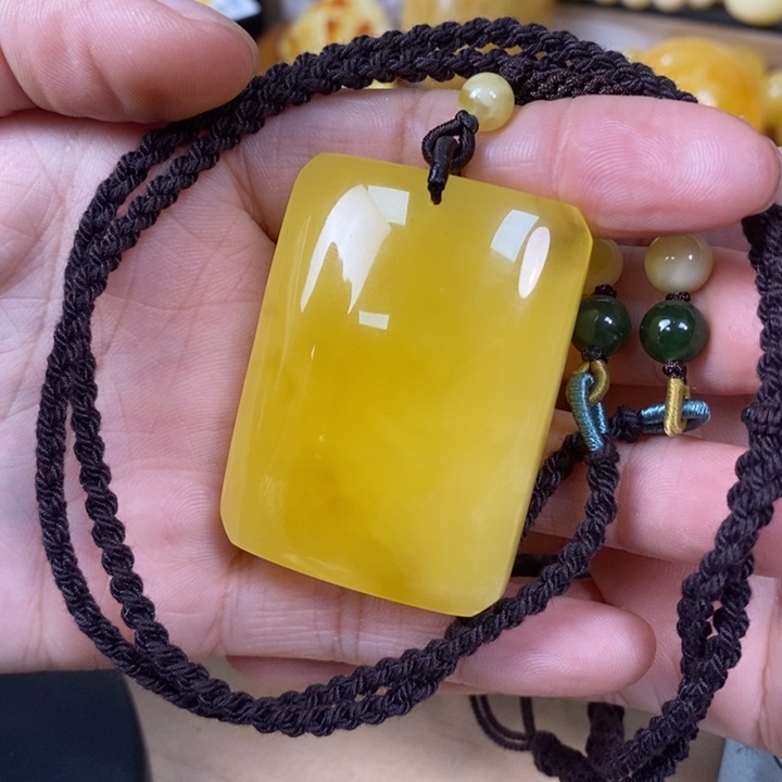 琥珀裸石未镶嵌无事牌