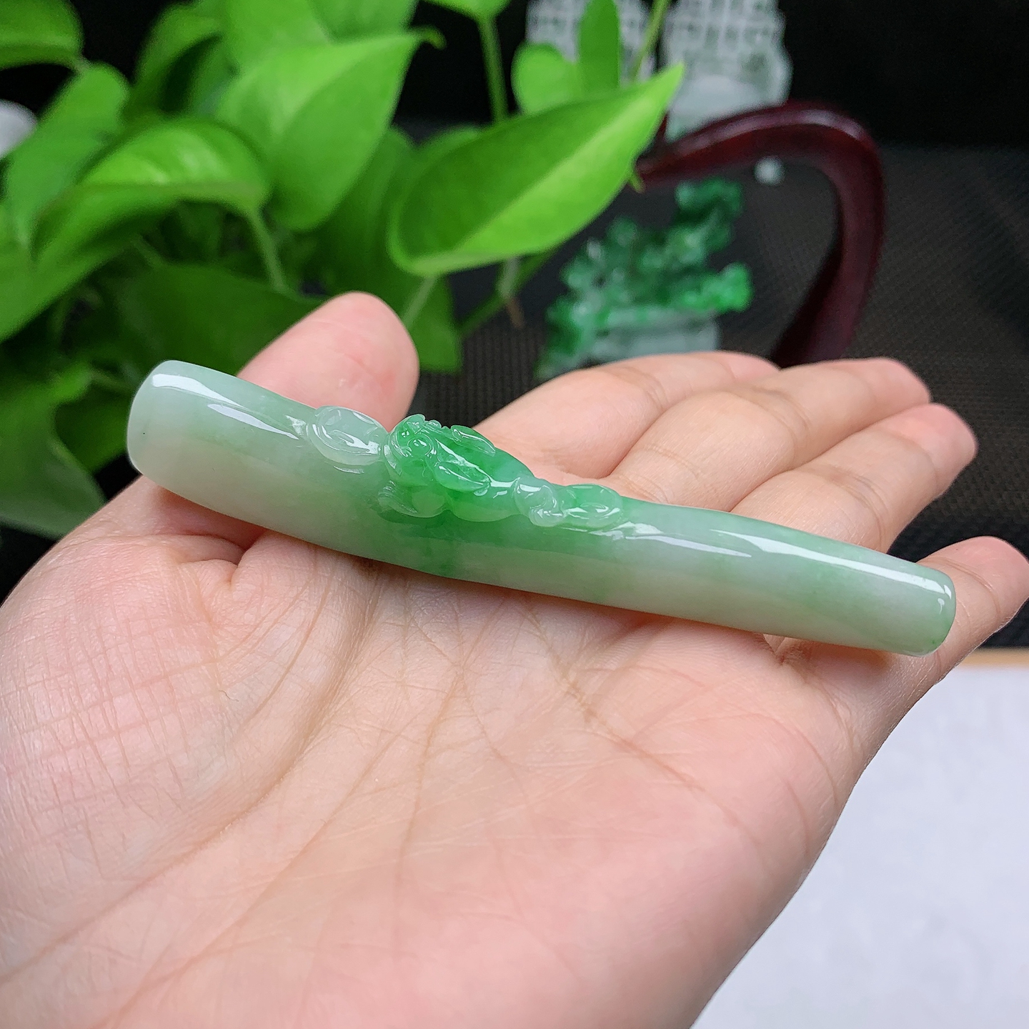 天然缅甸翡翠A货飘阳绿金蟾烟嘴小摆件玉石烟斗28.67g精雕