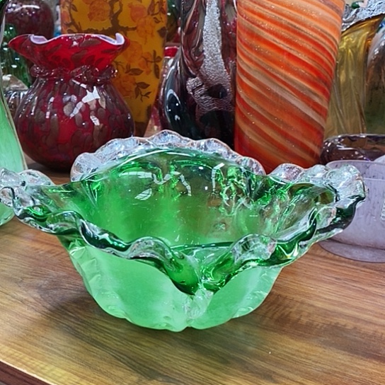 琉璃花瓶高12厘米口径25厘米