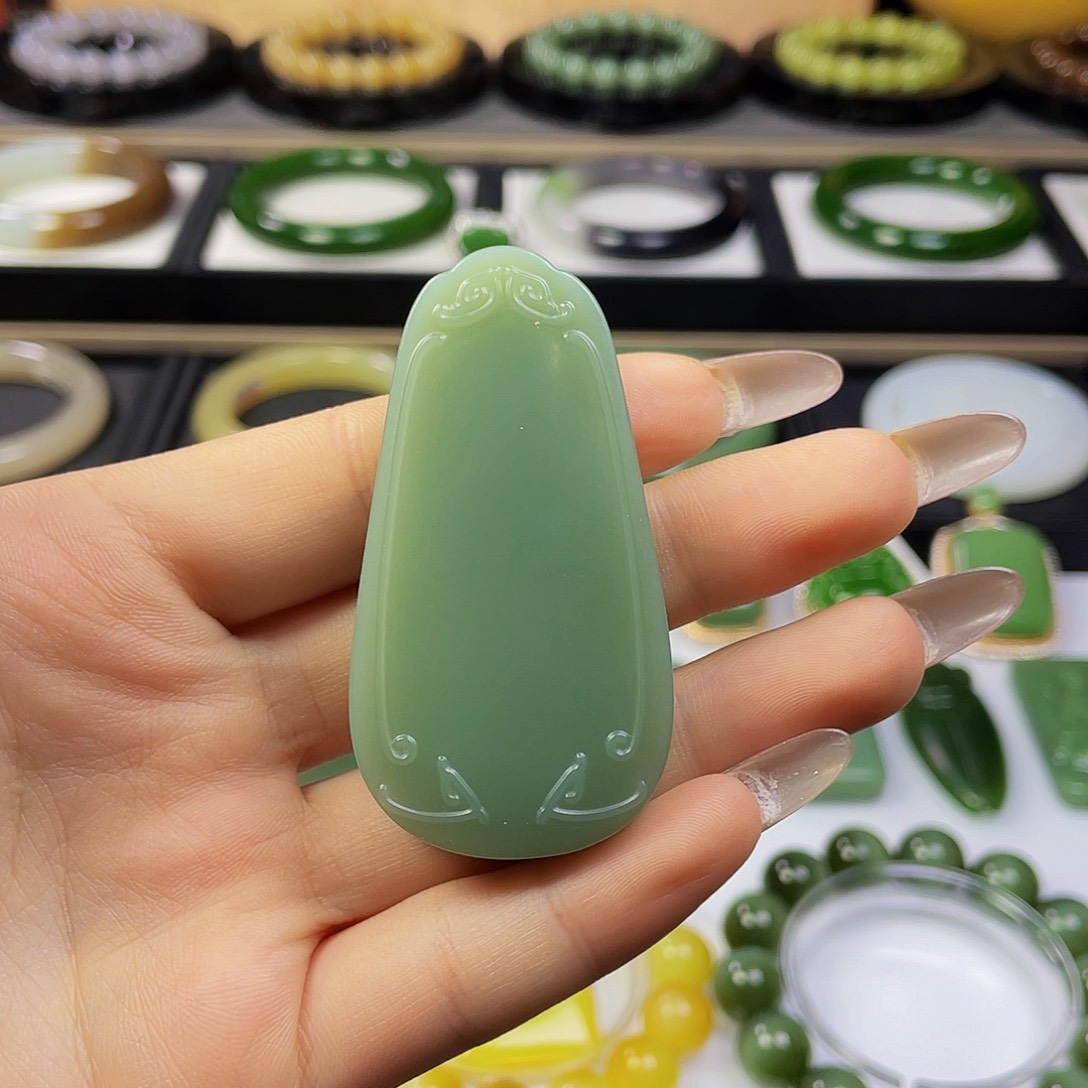 颈饰未镶嵌和田玉·粉青无事牌