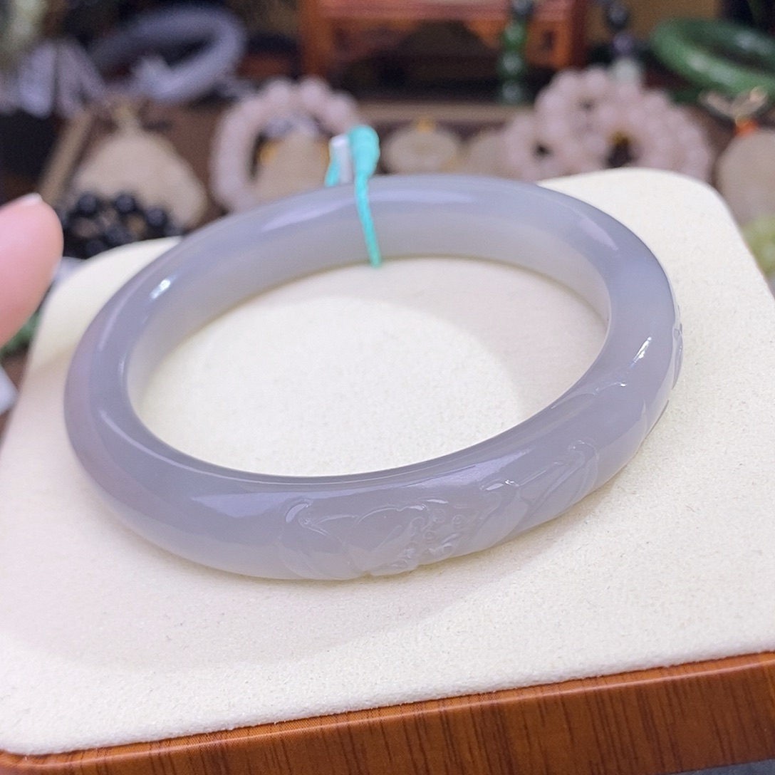 和田玉未镶嵌57.8 浓烟紫葡萄紫脂膏级国风雕花手镯