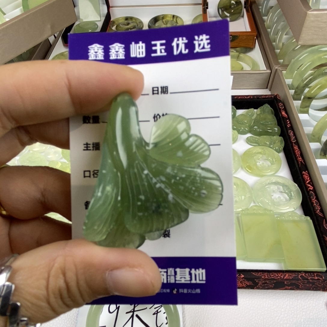 未镶嵌蛇纹石玉颈饰