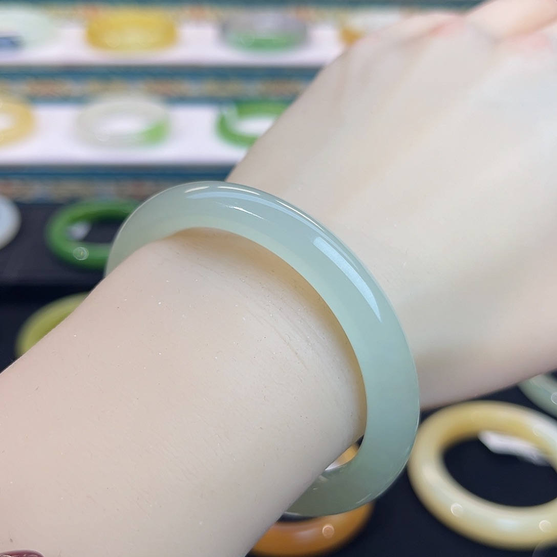 未镶嵌手镯和田玉-高冰晴手镯