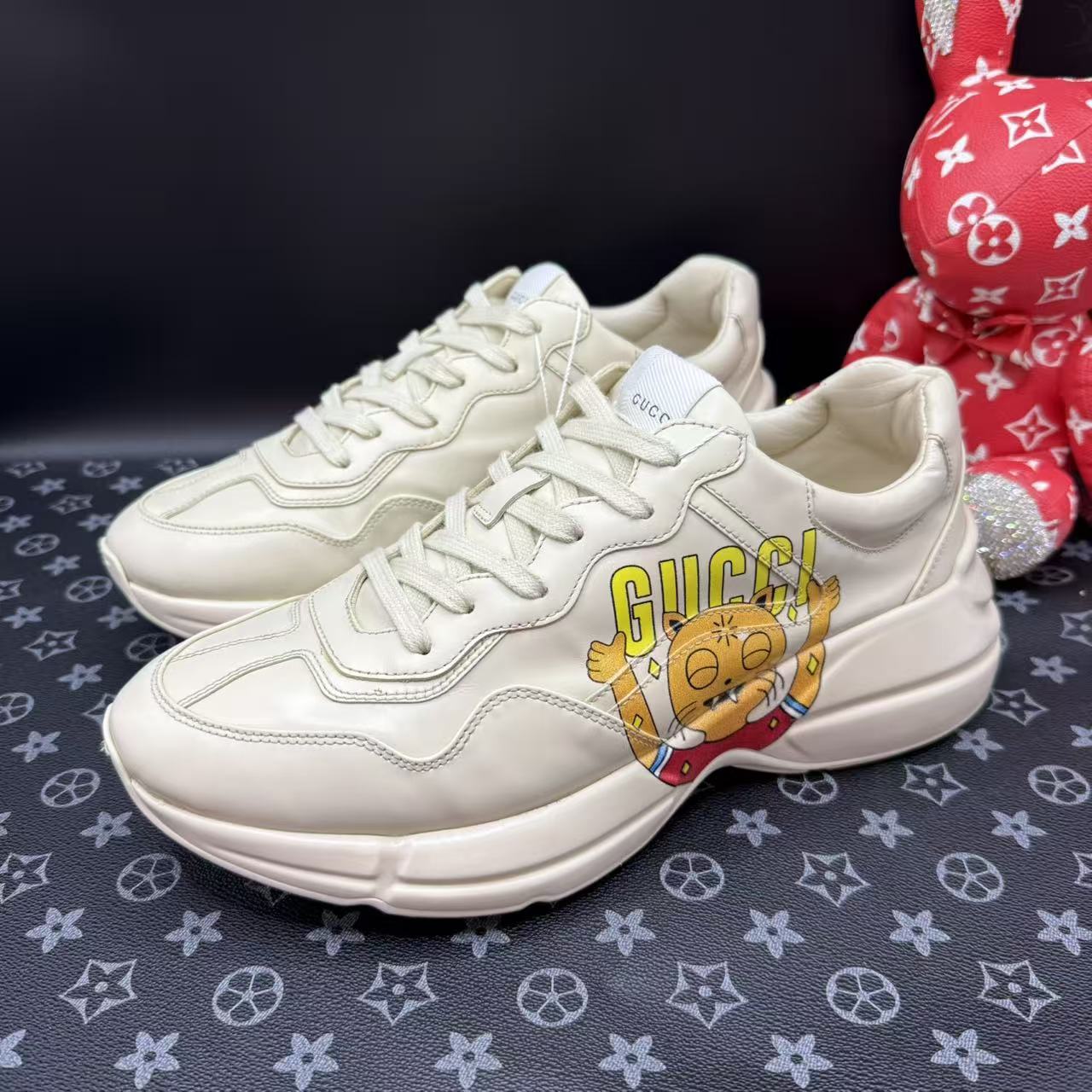 95新 GUCCI/古驰 米白色休闲时尚舒适老虎logo老爹鞋42欧码lz386