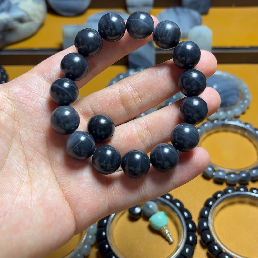 浪***瘾和田玉未镶嵌手链不退换