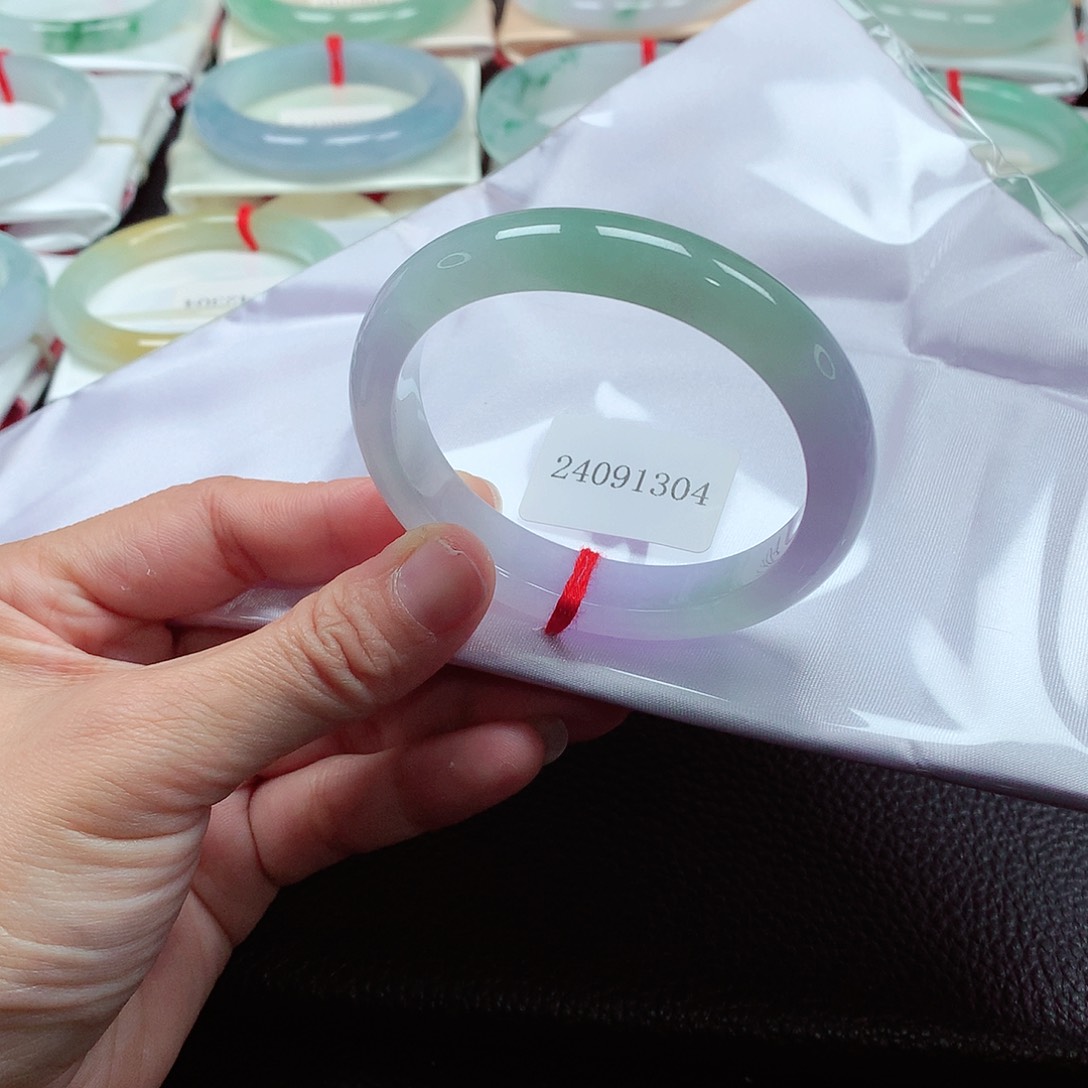 翡翠手镯（贵妃镯）未镶嵌天然A货翡翠手镯