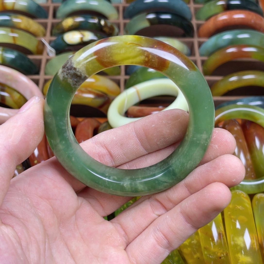 蛇纹石玉未镶嵌手镯