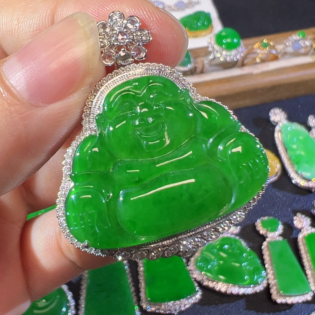 翡翠18K金镶嵌颈饰