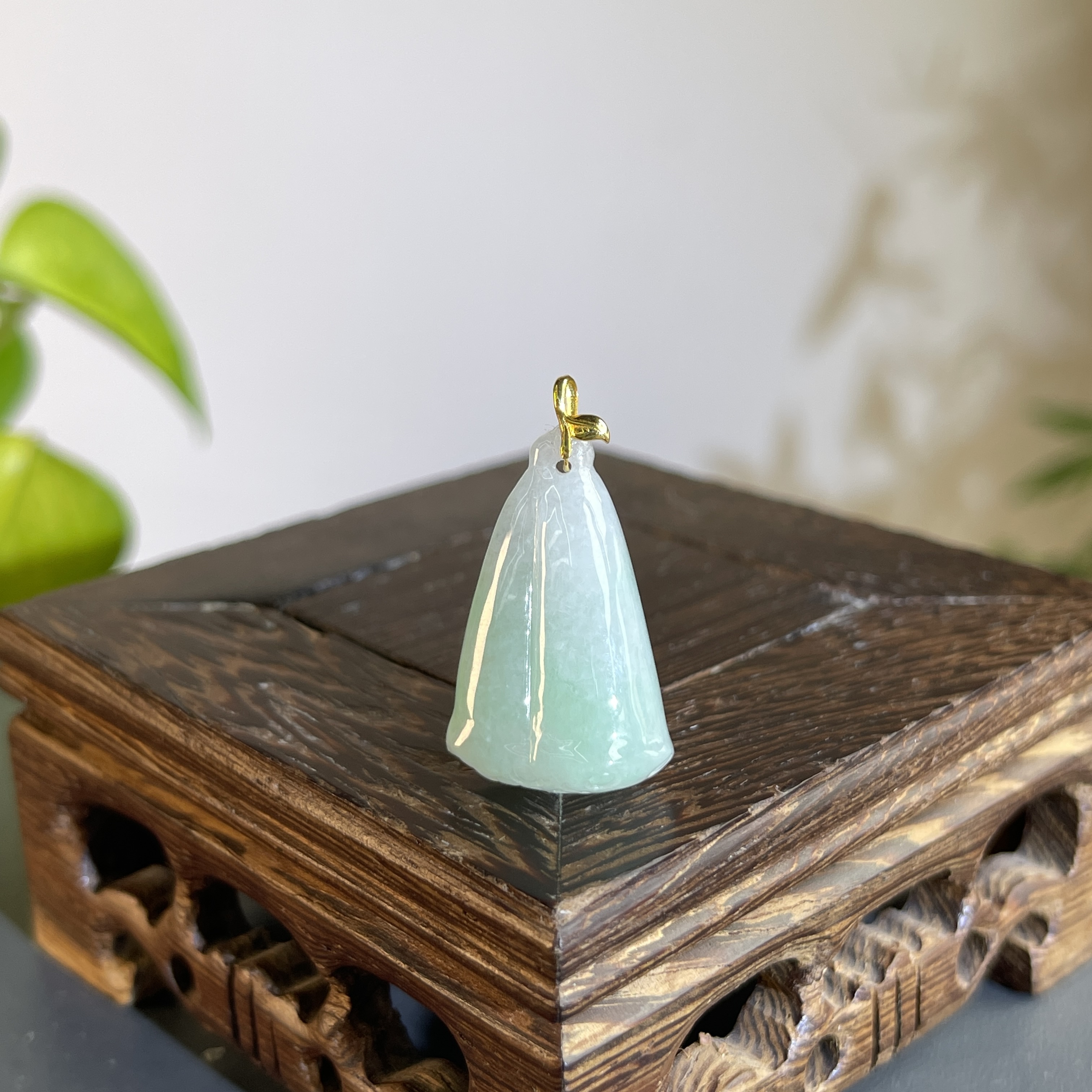 JXB18-21  天然缅甸A货翡翠 18K扣蓬荜生辉