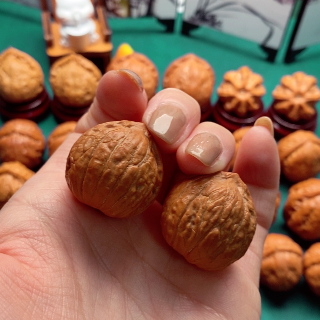 文玩核桃吊坠桃心