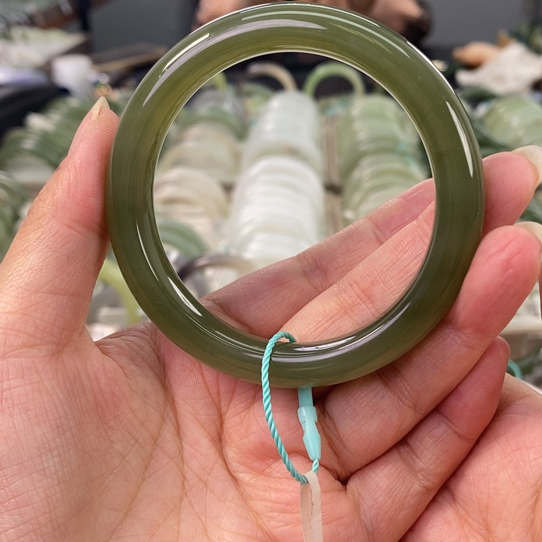 和田玉和田玉手镯56微瑕未镶嵌