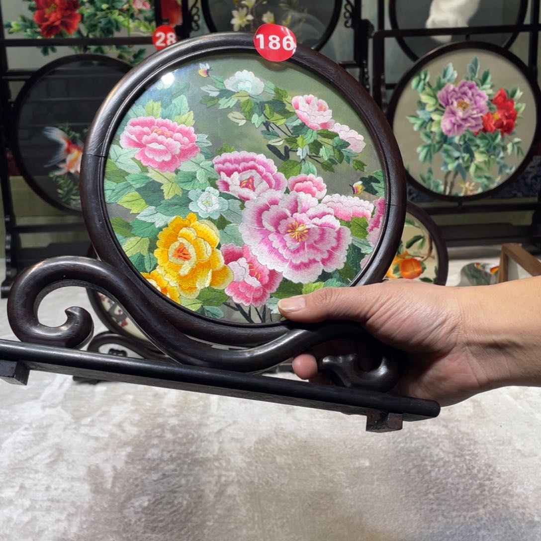 刺绣非遗传承摆件