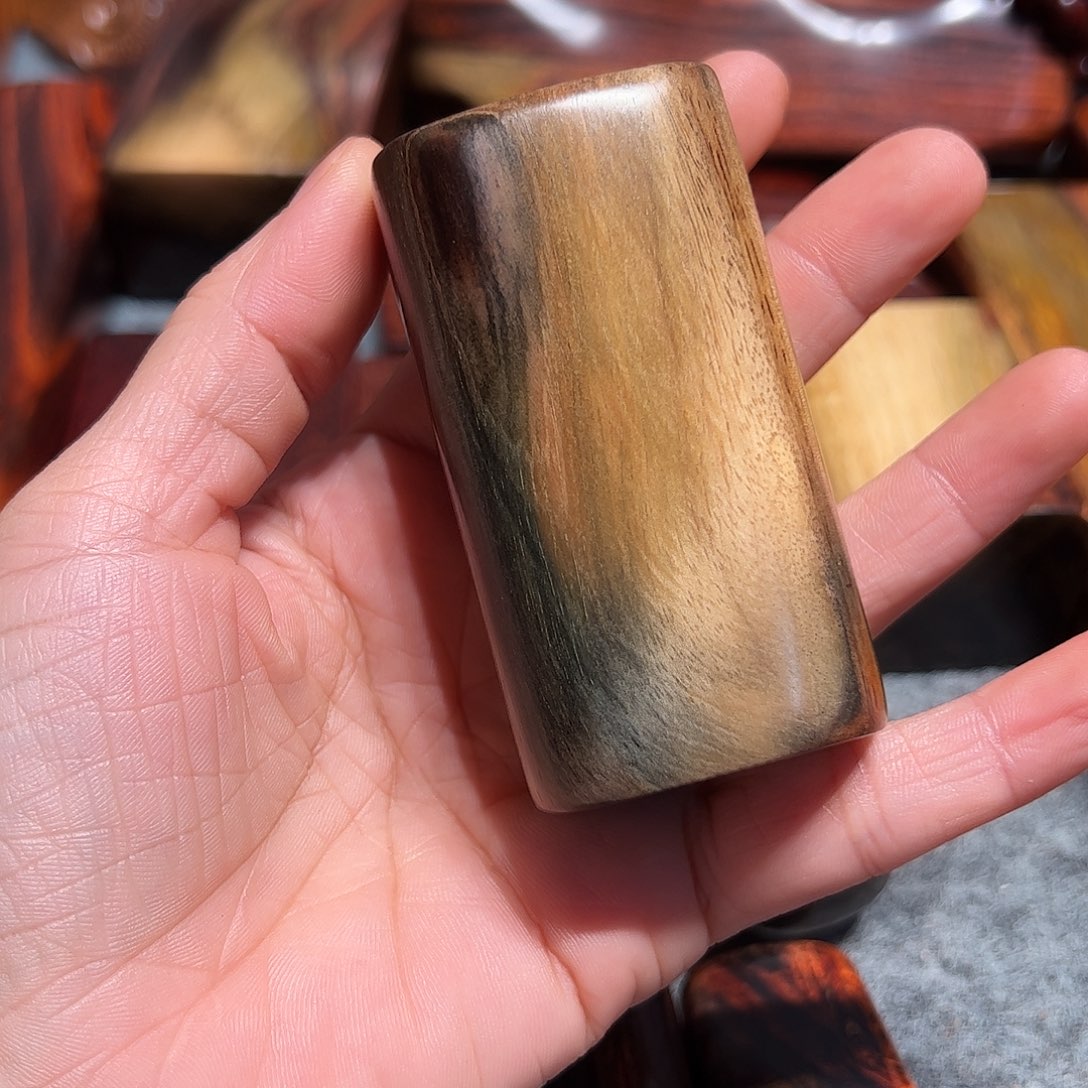 一***雨交趾黄檀（大红酸枝）