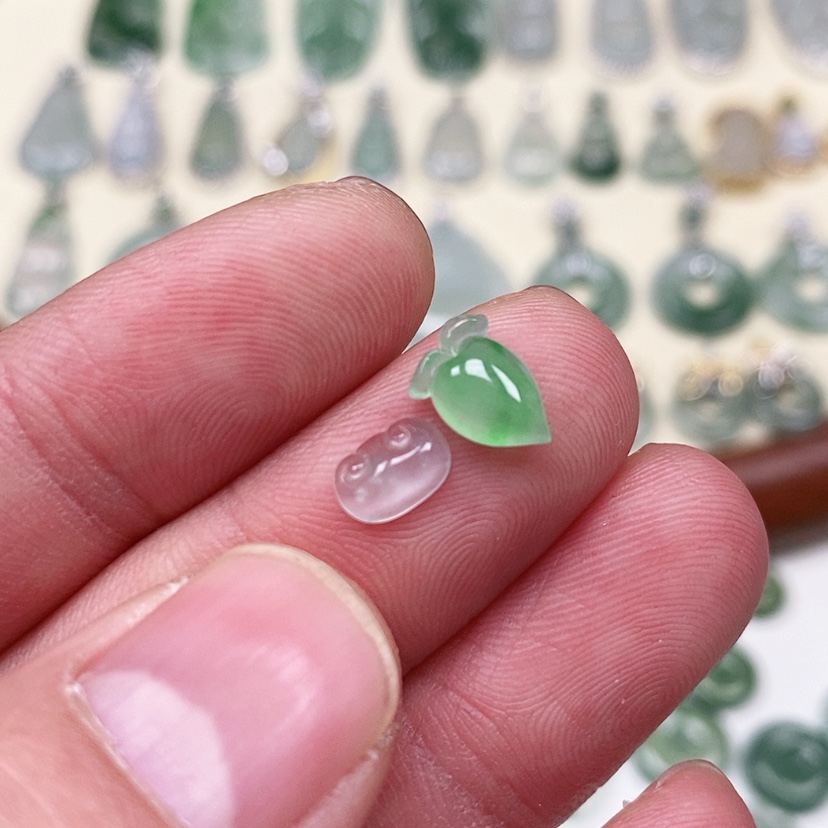 【闪购商品】翡翠吊坠(不含链)未镶嵌L***g