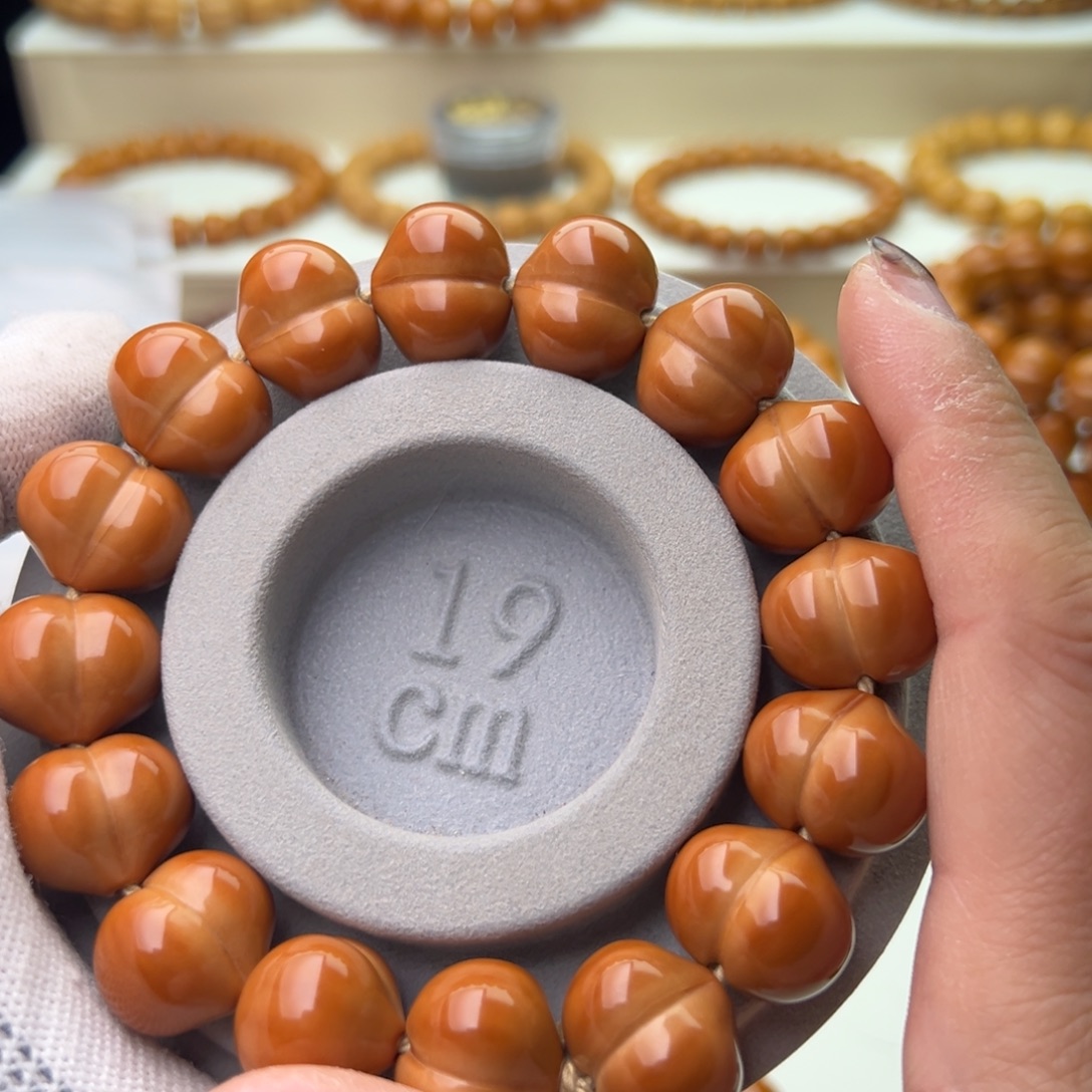 垚***手串猴头核桃聚宝盆屁桃