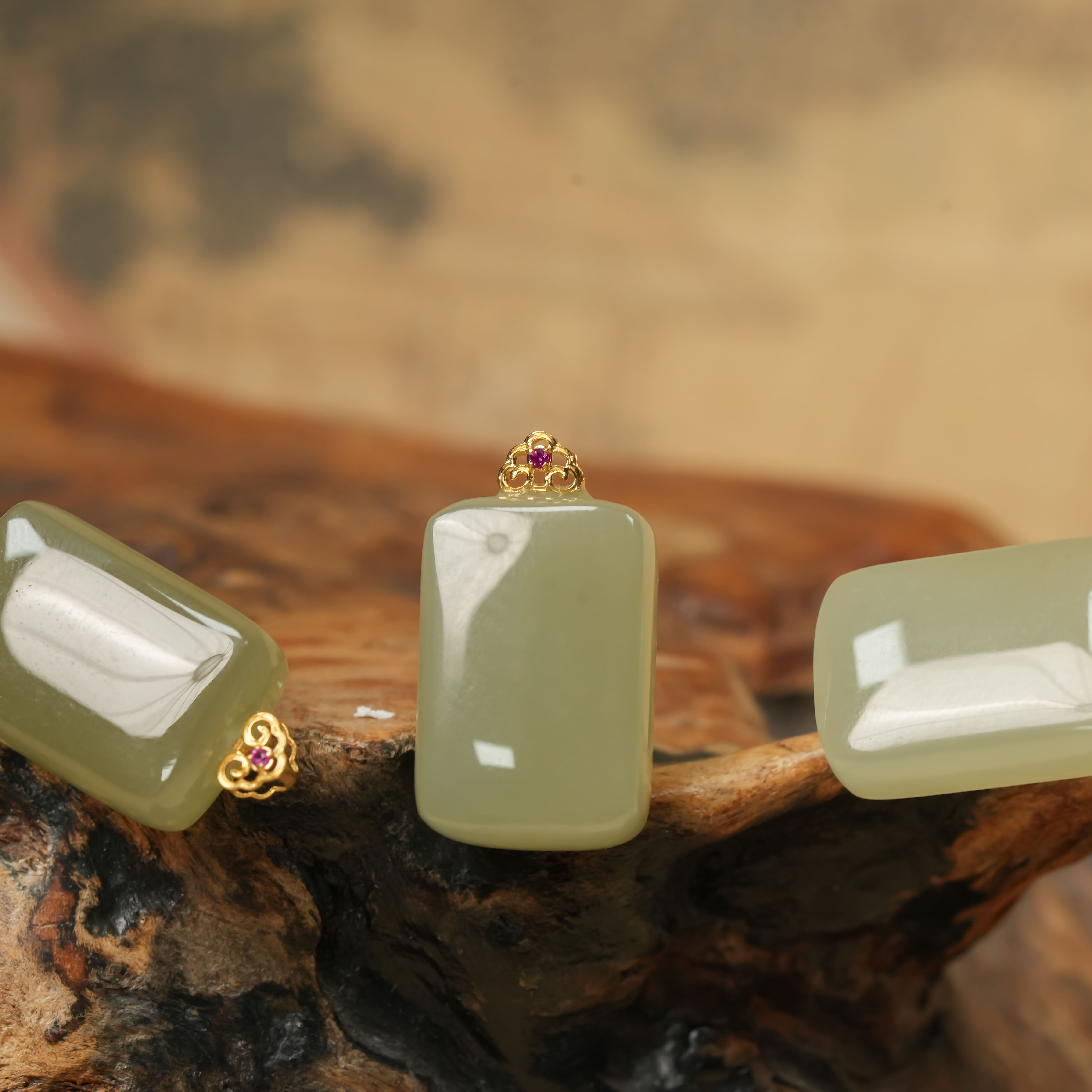 18k金扣头晴水无事牌吊坠 约14*21mm 多样性发一件 