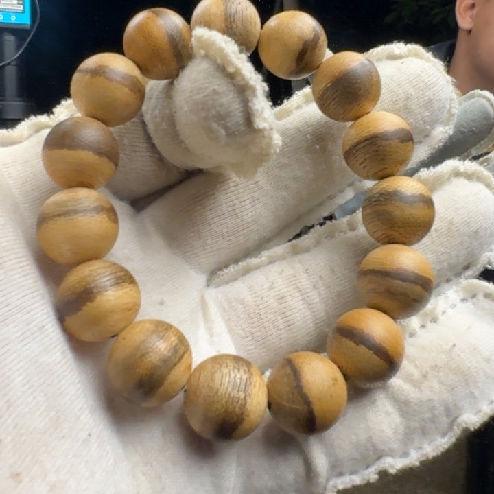 我***的沉香手串偏区达拉干卡14单圈10g