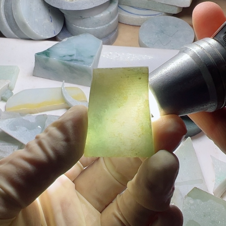 翡翠颈饰未镶嵌翡翠小料