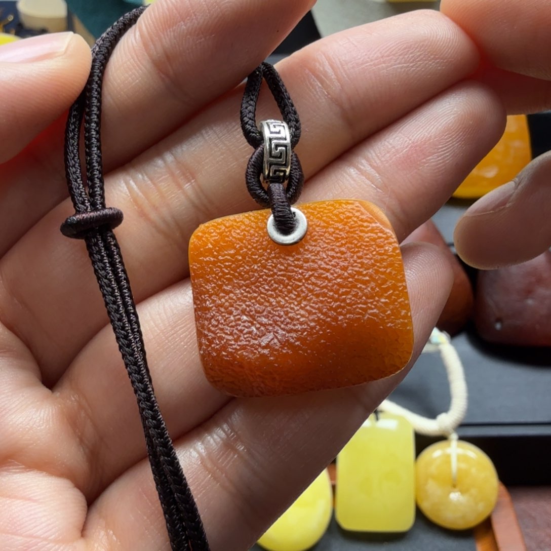 琥珀吊坠(赠链)未镶嵌