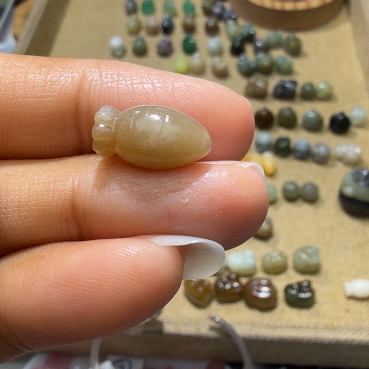 和田玉未镶嵌珠宝奇石