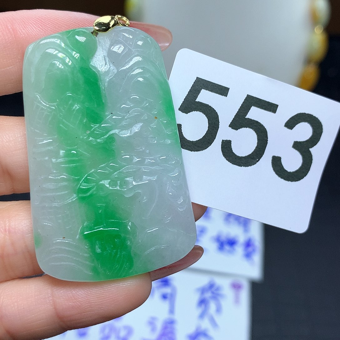 翡翠吊坠(赠链)未镶嵌