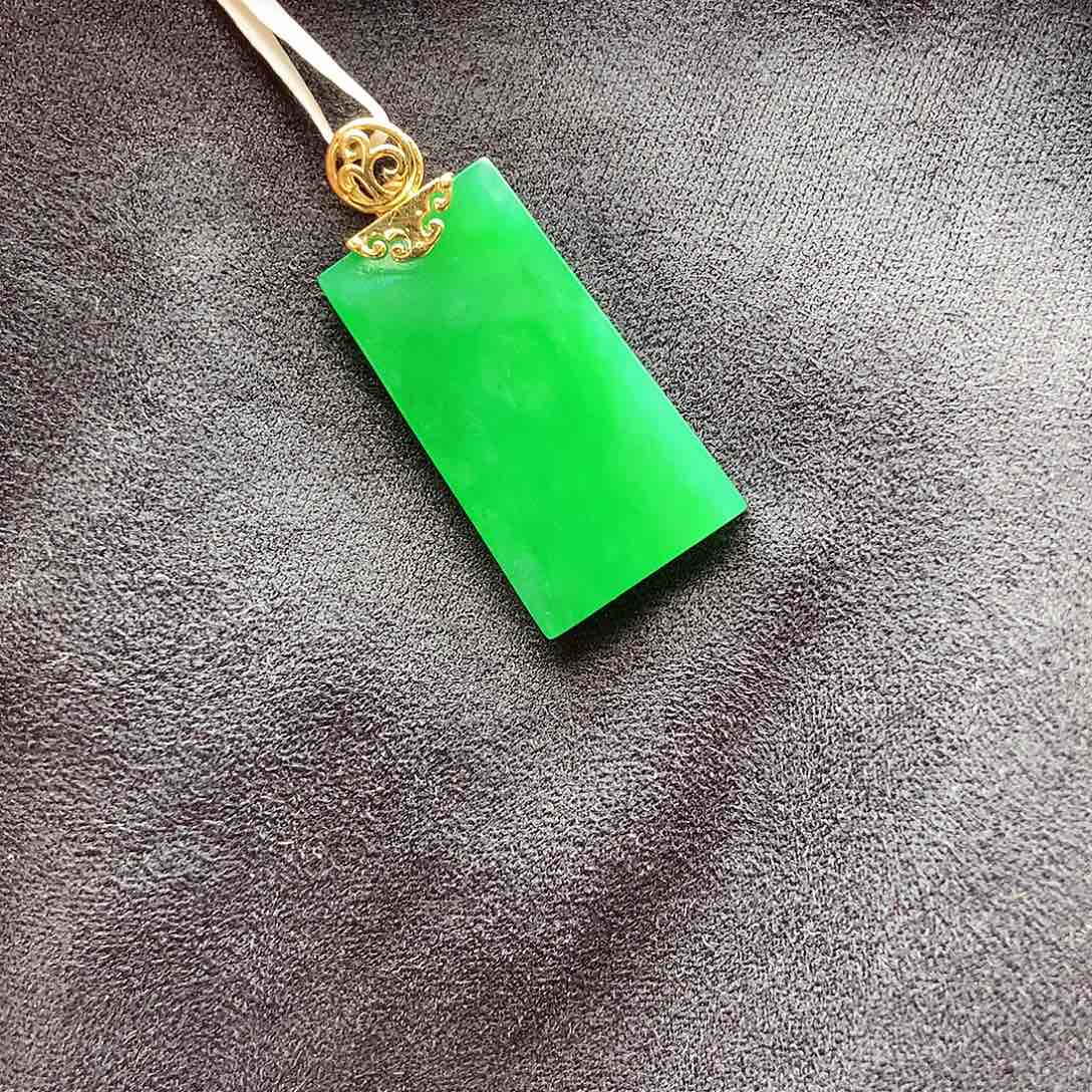 翡翠颈饰18K金镶嵌徐**探上新