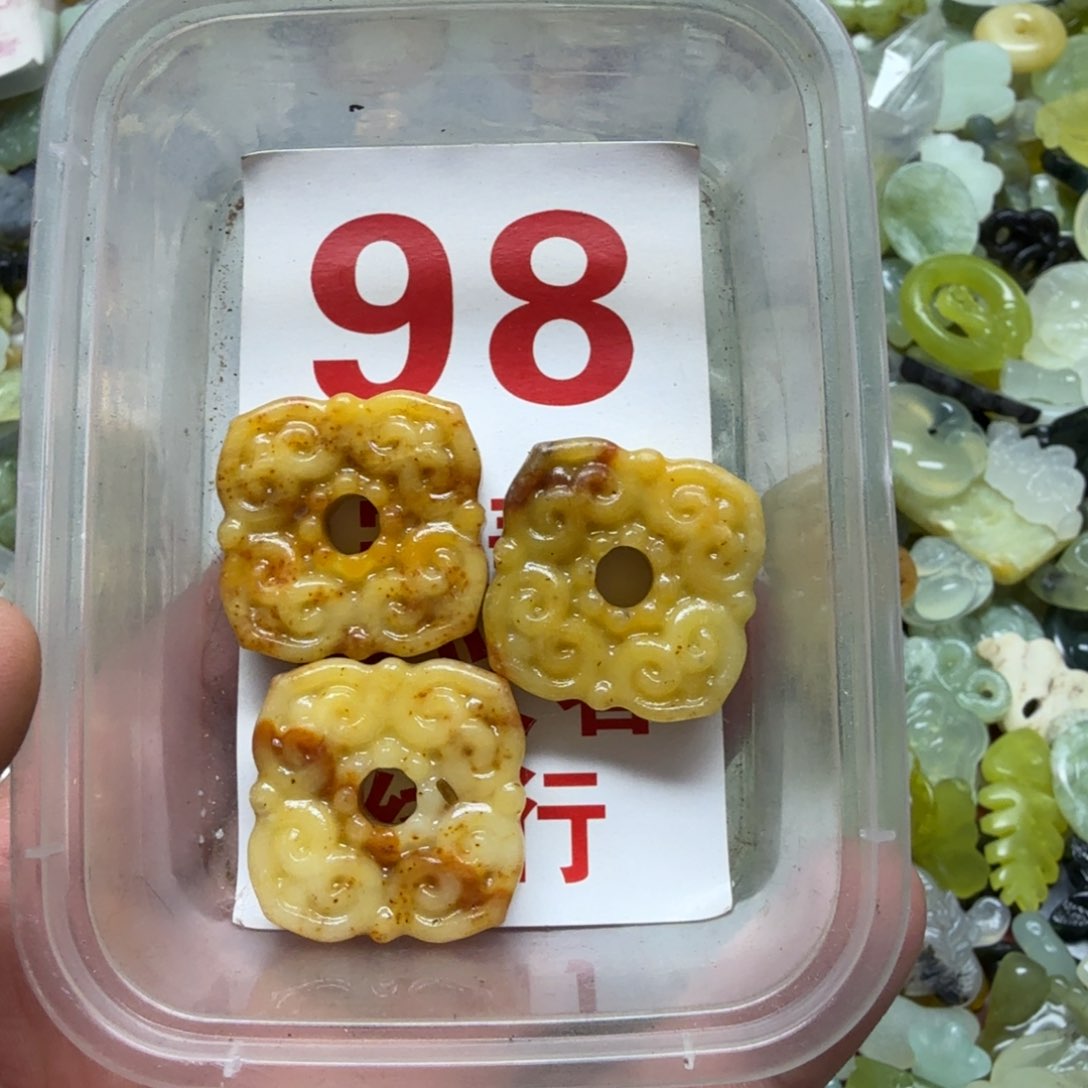 蛇纹石玉吊坠未镶嵌