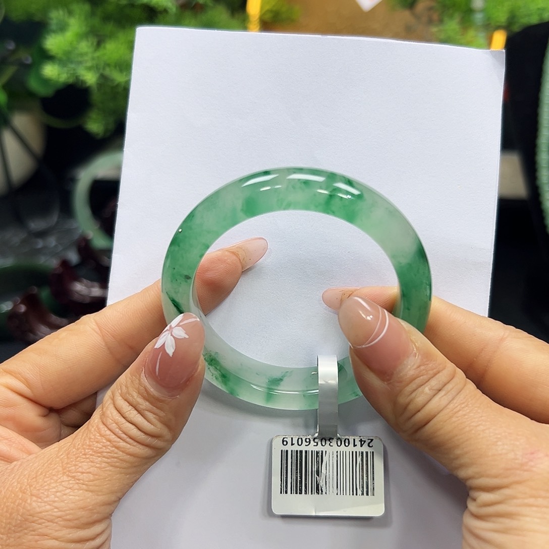 石英质玉手镯未镶嵌小*女淼淼