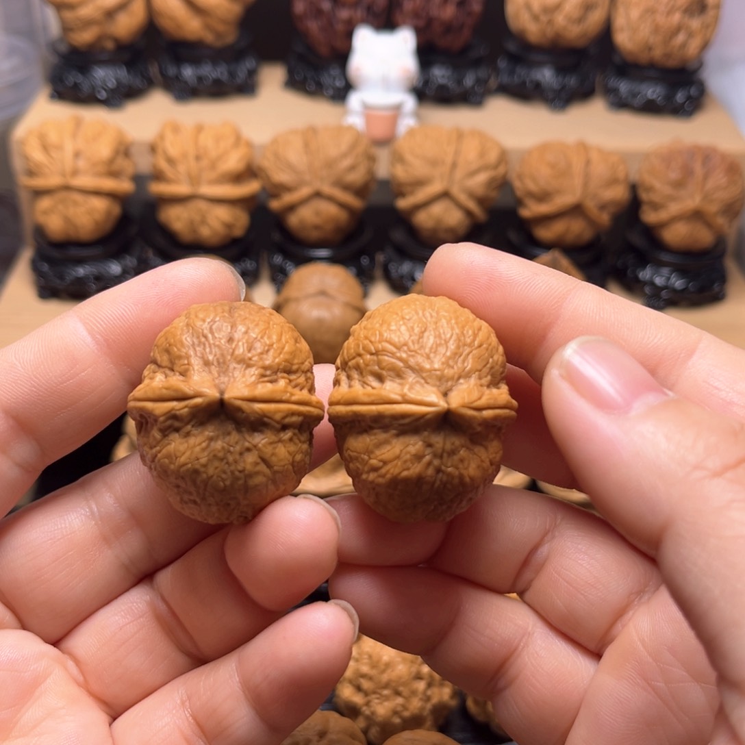 文玩核桃吊坠13w小龙珠35尺