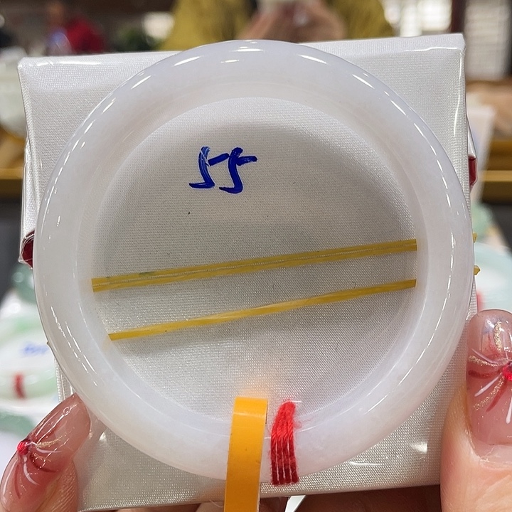 翡翠手镯未镶嵌翡翠手镯