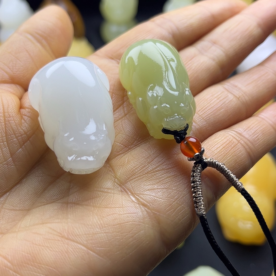 ****心昆仑玉石手把件碧玺（处理）