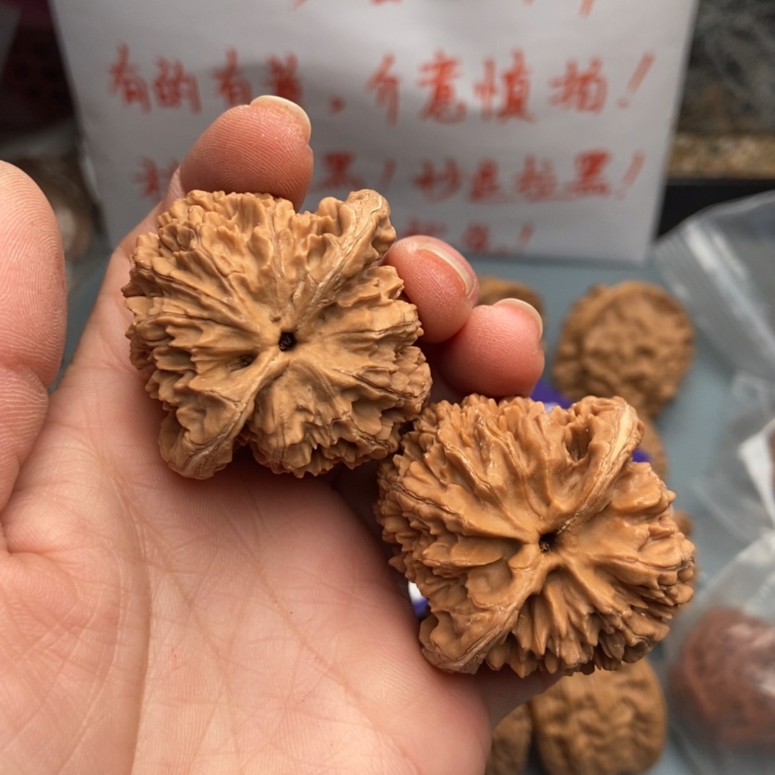 文玩核桃吊坠农**哥大刺18