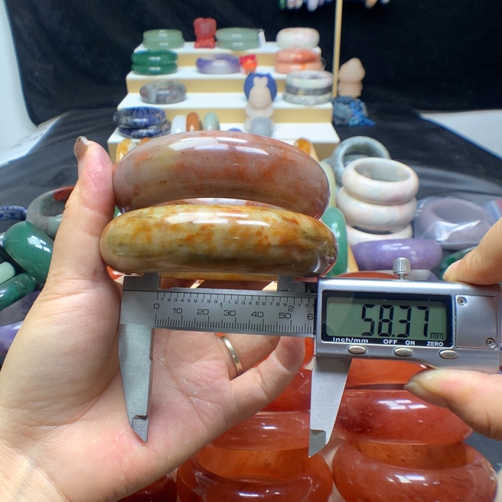 未镶嵌手镯石英质玉