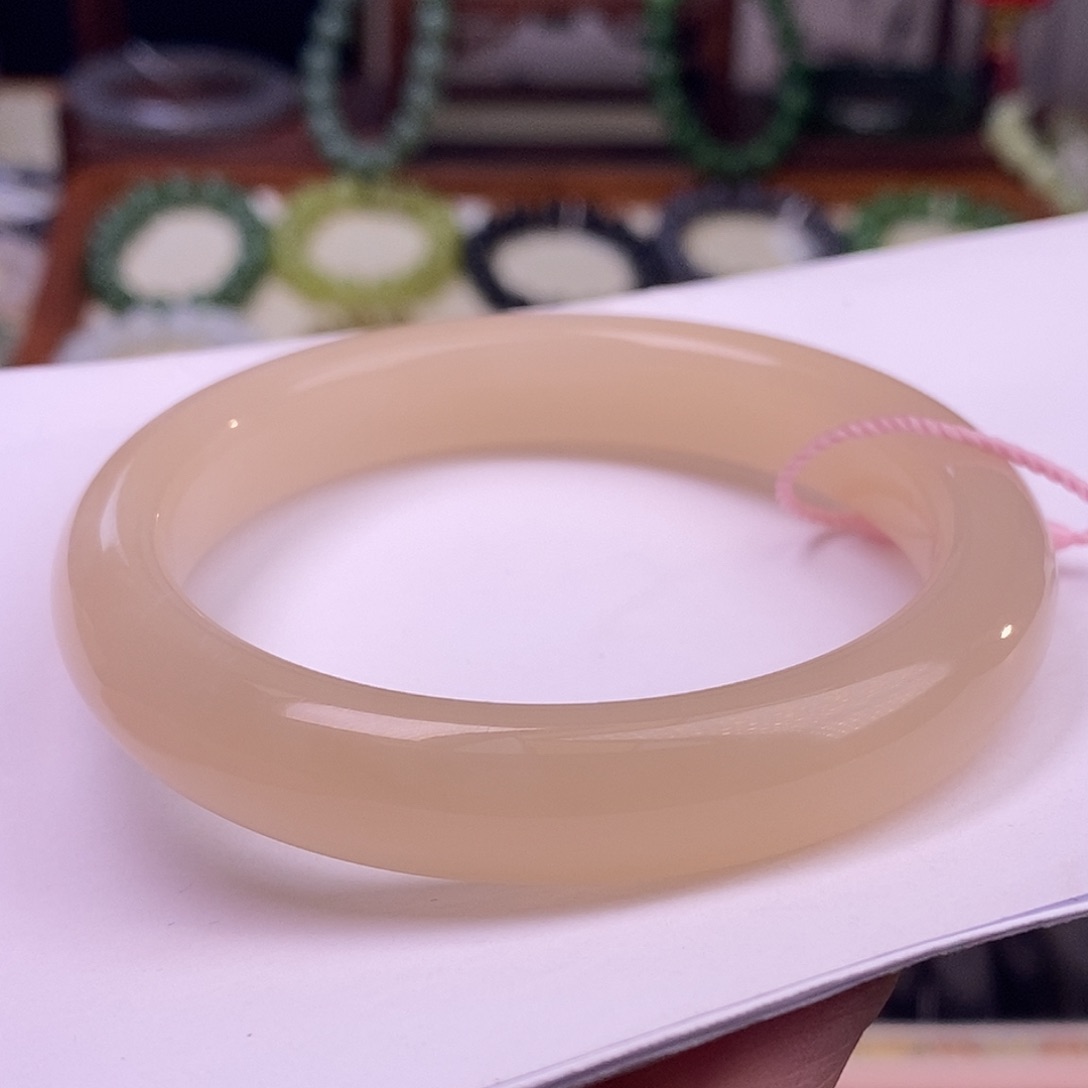 颈饰未镶嵌和田玉收藏级老矿料浓藕粉手镯58