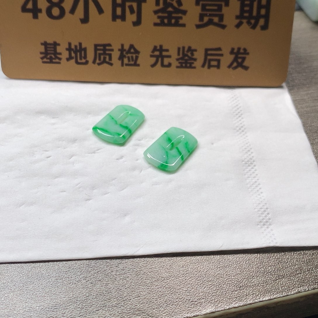 颈饰未镶嵌翡翠耳饰