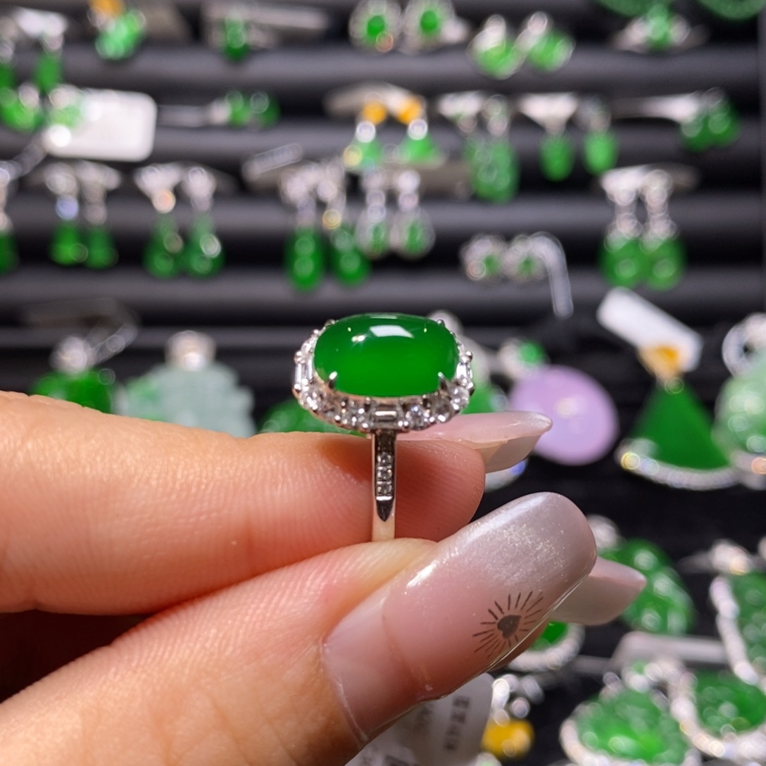 翡翠戒指18K金镶嵌天然翡翠