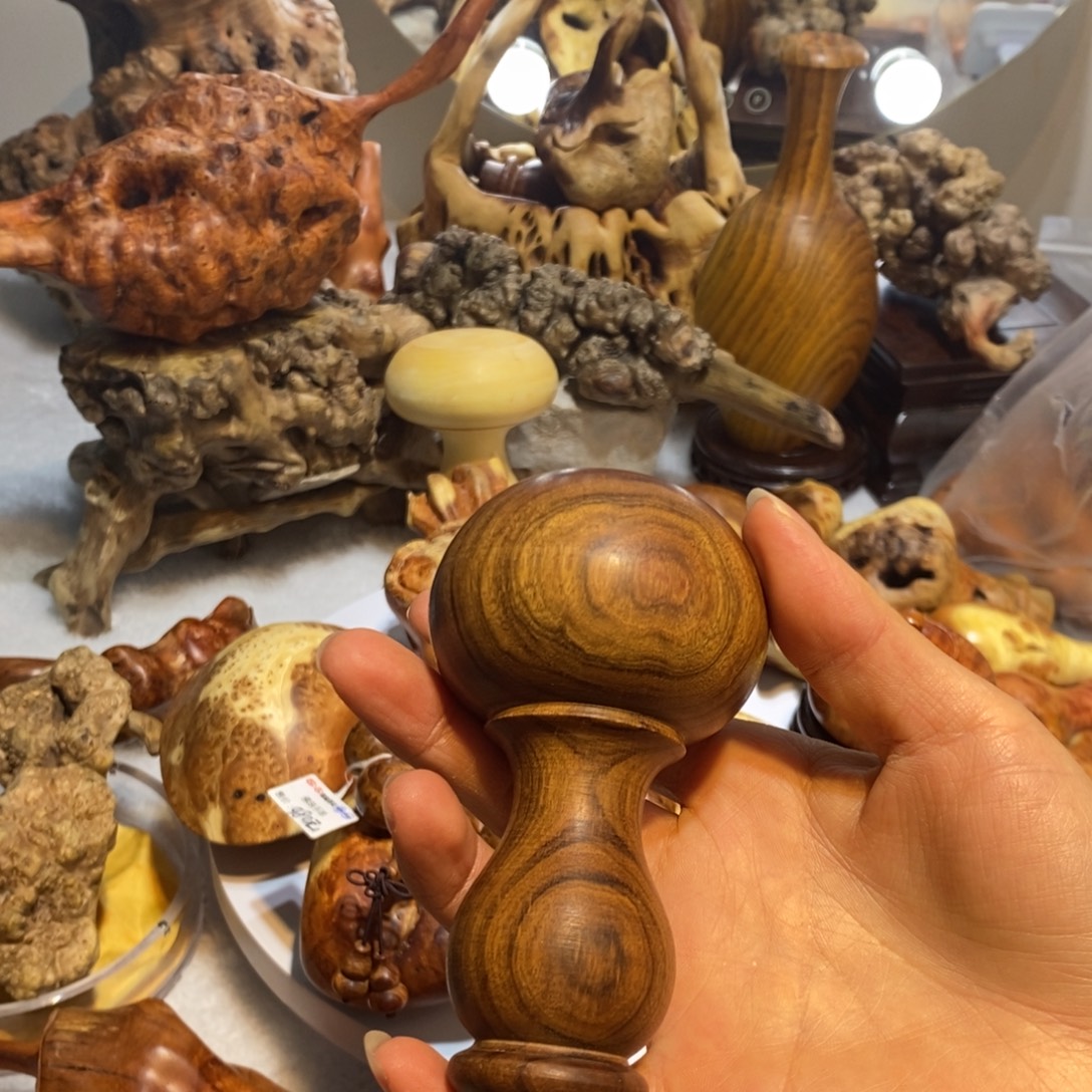 王***忠香榧木小葫芦头手把件文玩